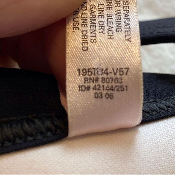 Victoria’s Secret Bikini Top Size 34D - Picture 6 of 10